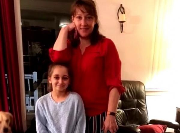 تبلغ من العمر 22 عاماً لكنها تبدو بعمر طفلة في الثامنة بسبب حالة نادرة